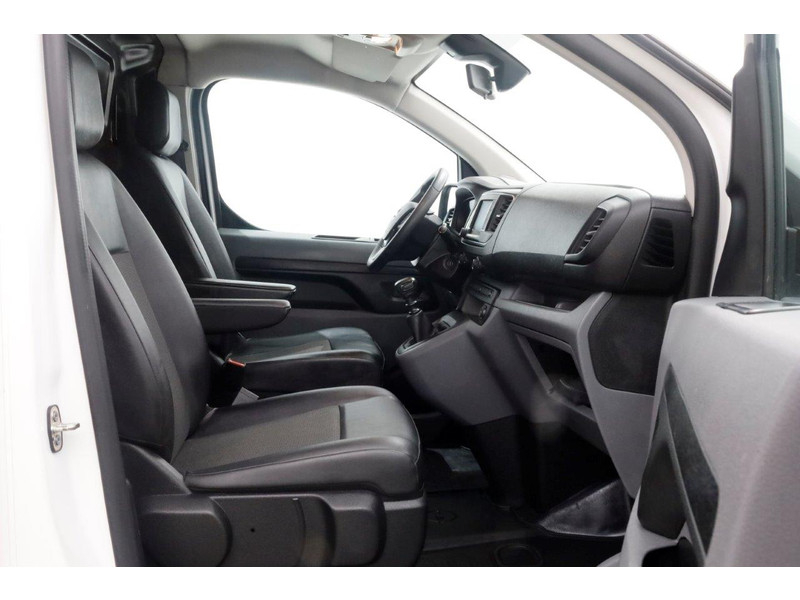 41130952-opel-vivaro-3