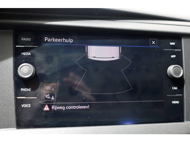 41369751-volkswagen-transporter-15