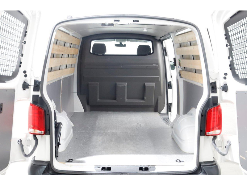 41369751-volkswagen-transporter-5