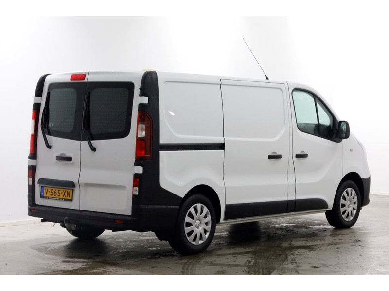 42053118-renault-trafic-2