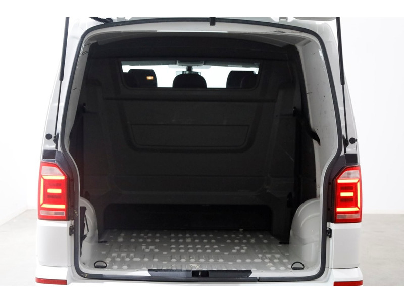 42378079-volkswagen-transporter-5