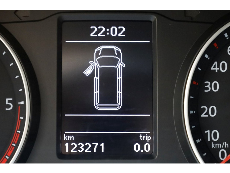 42573570-volkswagen-transporter-14