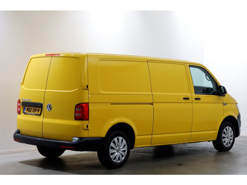42573570-volkswagen-transporter-2
