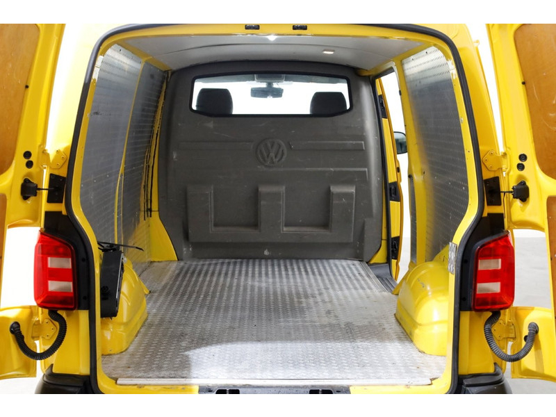 42573570-volkswagen-transporter-5