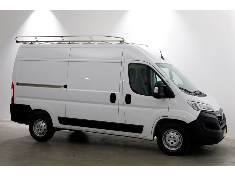 42710201-opel-movano-10
