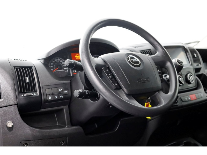 42710201-opel-movano-12
