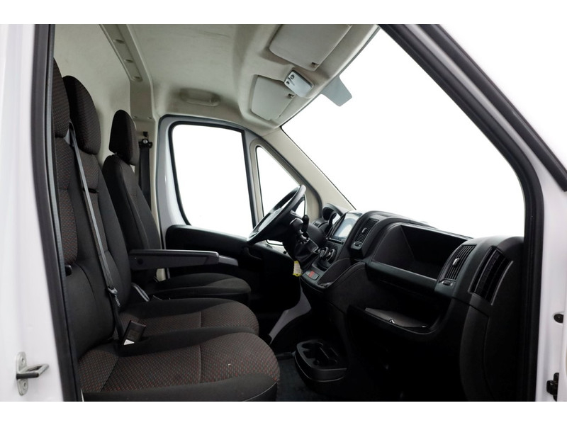 42710201-opel-movano-3