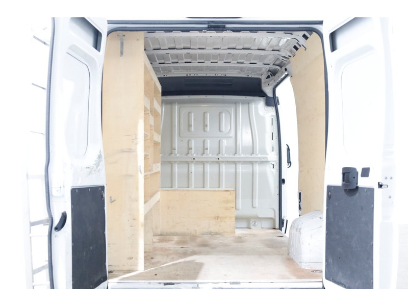 42710201-opel-movano-5