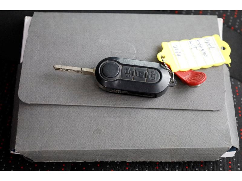 42710201-opel-movano-6