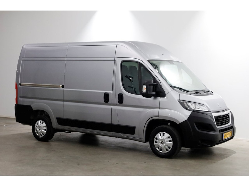 43100258-peugeot-boxer-10