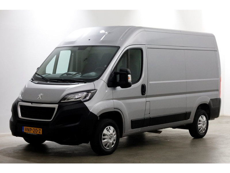 43100258-peugeot-boxer-8