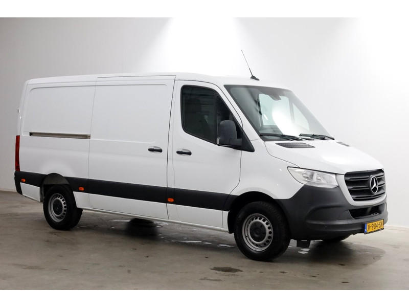 43166493-mercedes-benz-sprinter-10