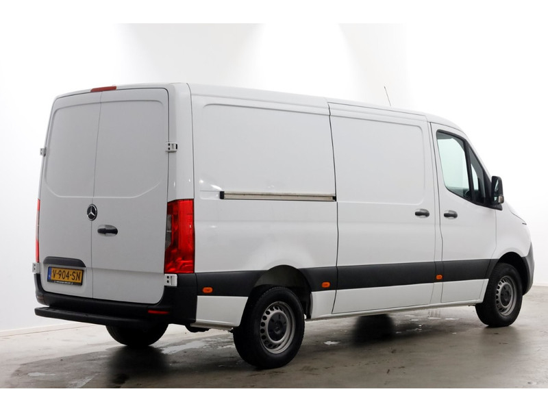 43166493-mercedes-benz-sprinter-2