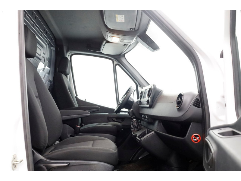 43166493-mercedes-benz-sprinter-3