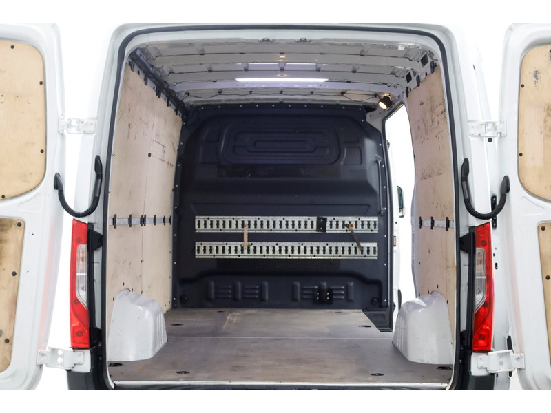 43166493-mercedes-benz-sprinter-5