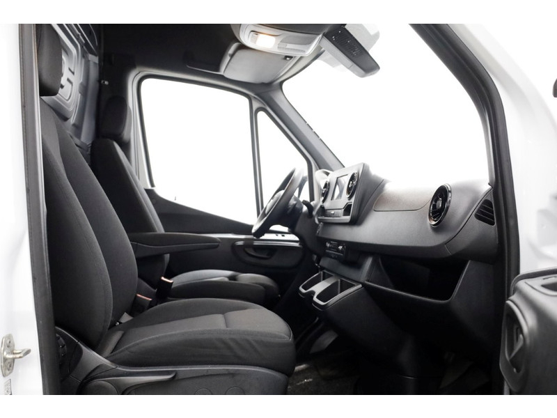 43671978-mercedes-benz-sprinter-3