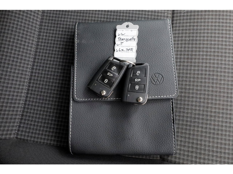 43941061-volkswagen-transporter-6