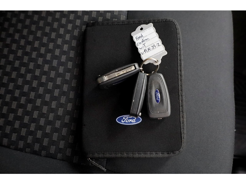 43950415-ford-transit-custom-6