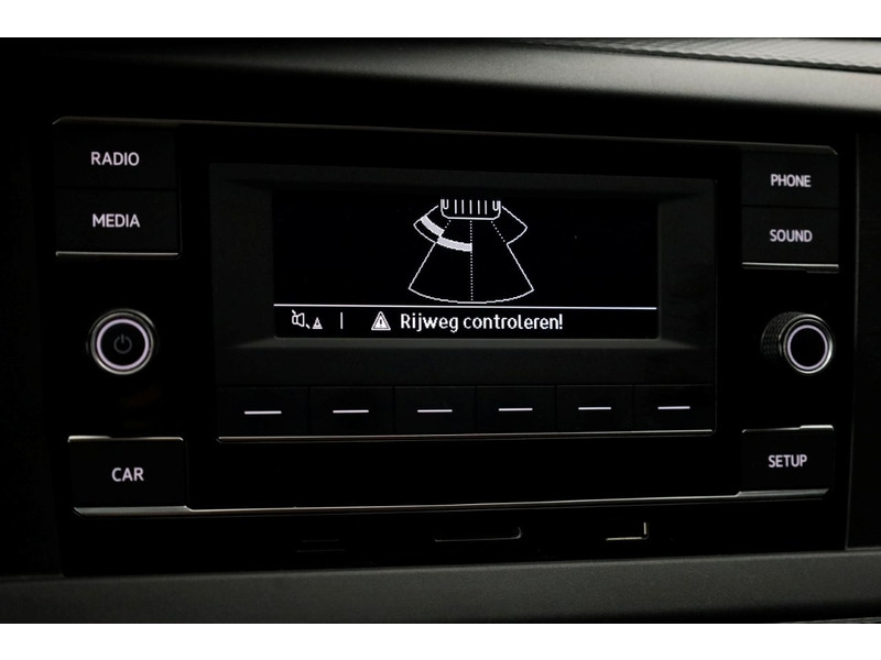 44193646-volkswagen-transporter-13