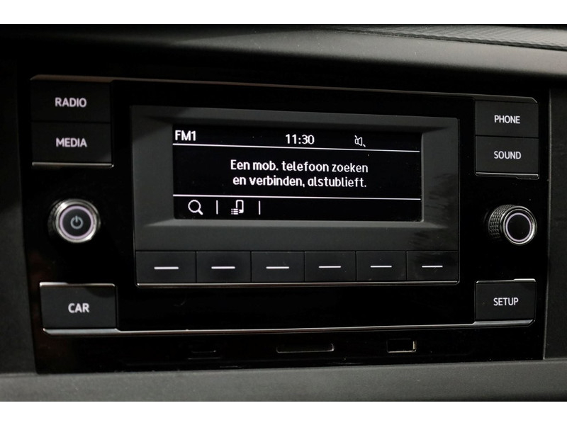 44193646-volkswagen-transporter-14