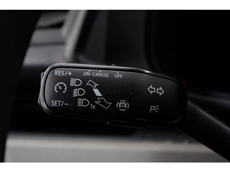 44193646-volkswagen-transporter-15