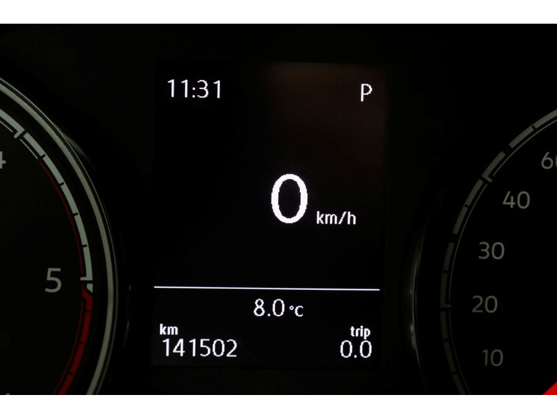 44193646-volkswagen-transporter-16