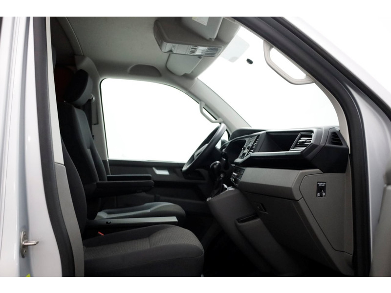 44193646-volkswagen-transporter-3