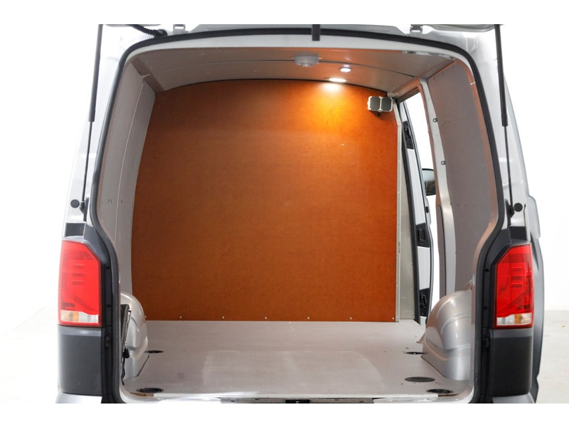 44193646-volkswagen-transporter-5