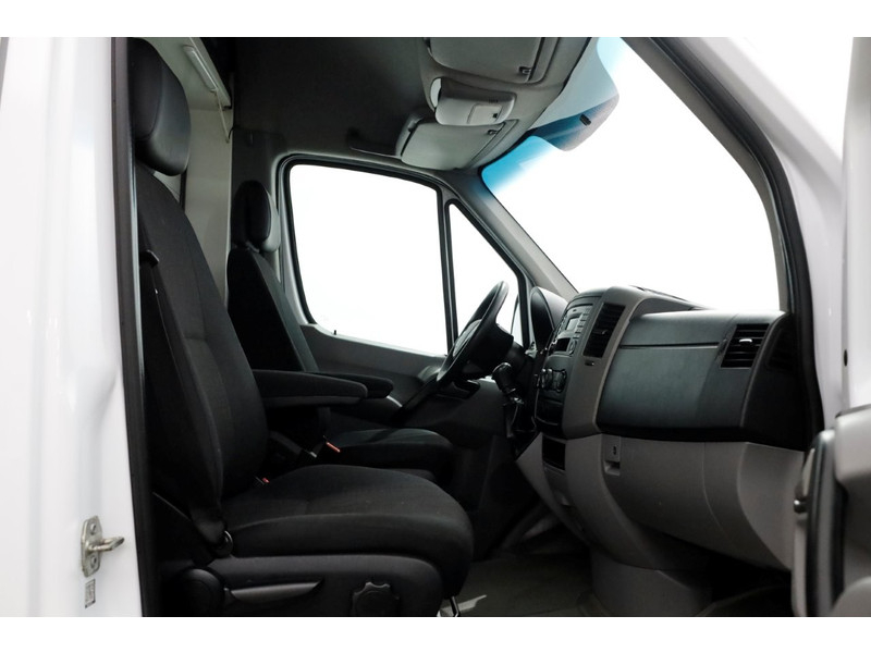 44220606-mercedes-benz-sprinter-5