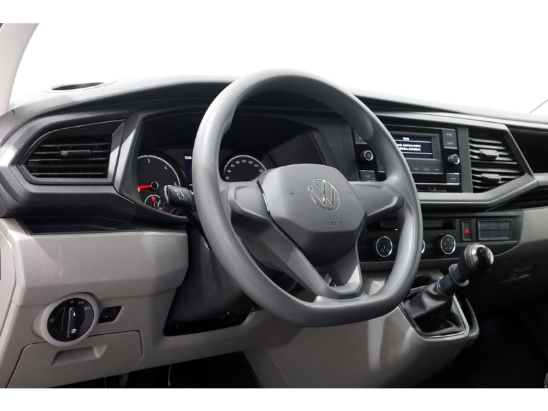 44746817-volkswagen-transporter-12