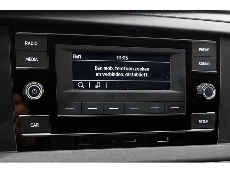 44746817-volkswagen-transporter-13