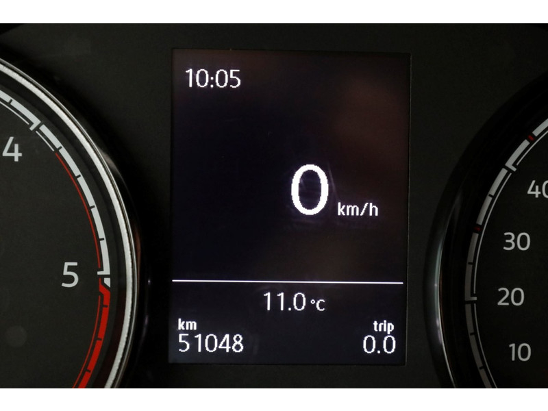 44746817-volkswagen-transporter-14