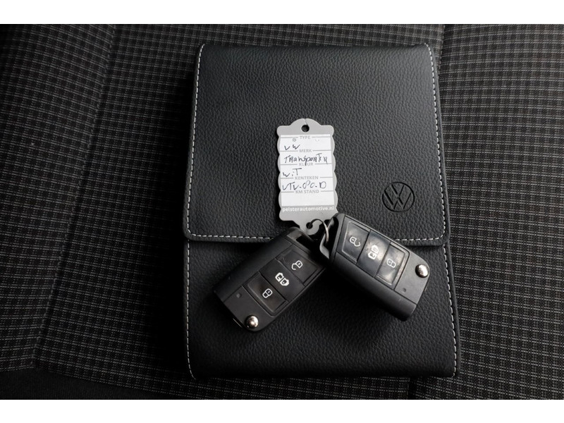 44746817-volkswagen-transporter-6