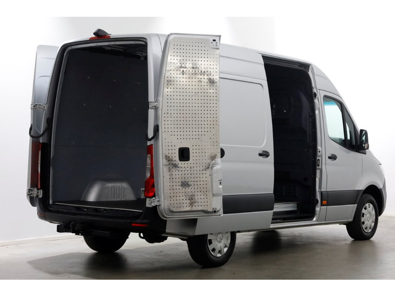 45106468-mercedes-benz-sprinter-12