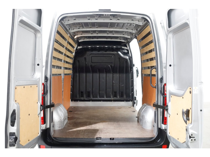 45173568-renault-master-5