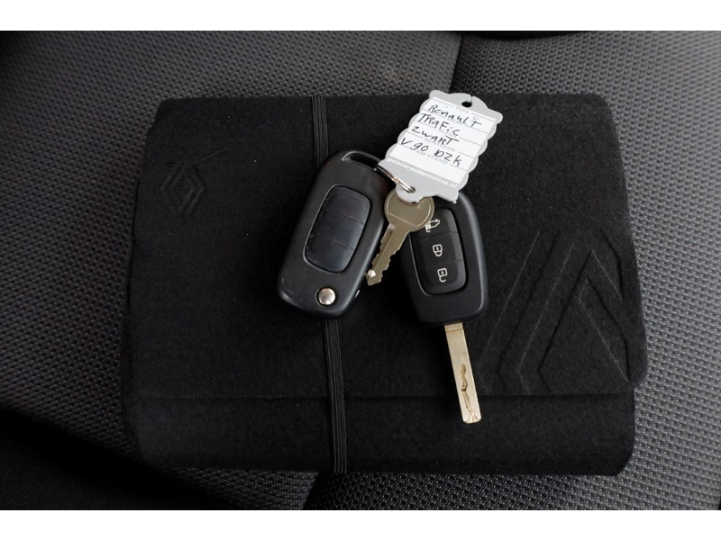 45202147-renault-trafic-8
