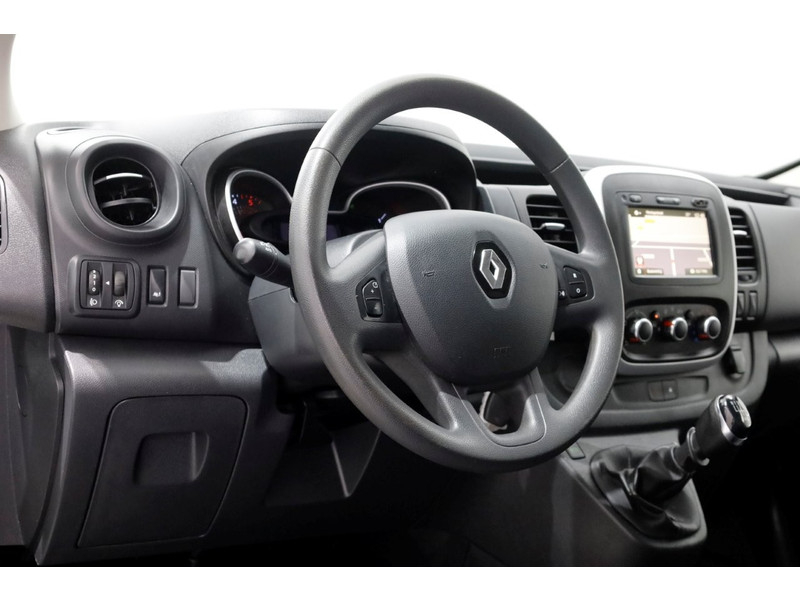 45737522-renault-trafic-15