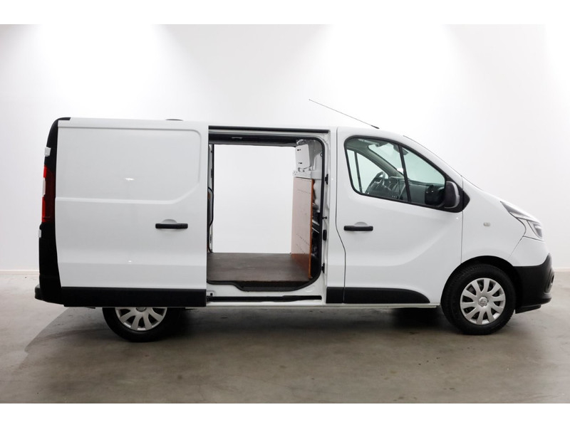 45737522-renault-trafic-8