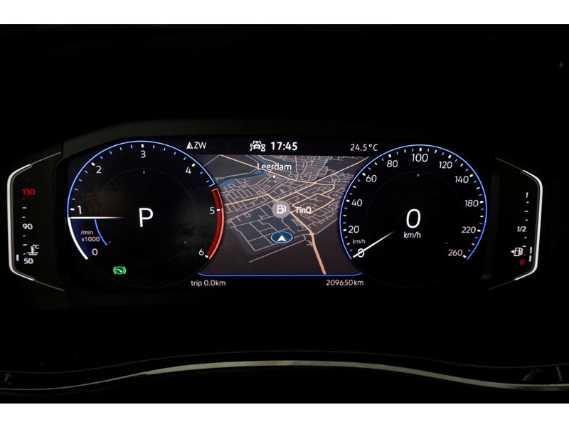 45740420-volkswagen-transporter-19