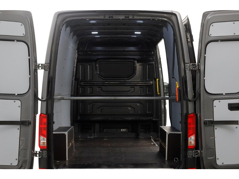 45822924-volkswagen-crafter-6