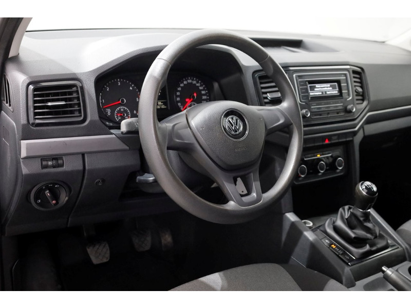 46475811-volkswagen-amarok-16