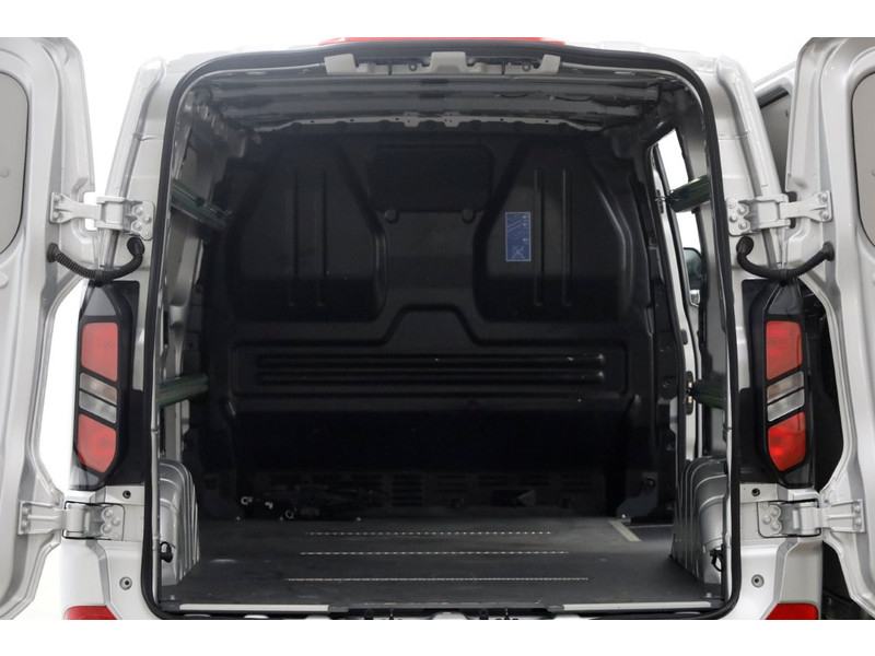 46760369-ford-transit-custom-5
