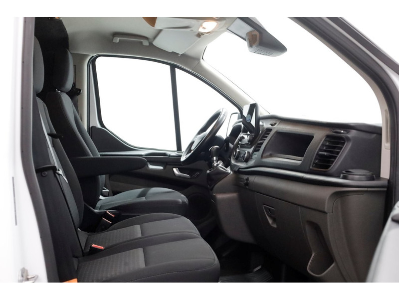 46765159-ford-transit-custom-3