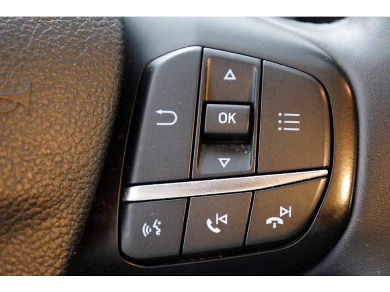 46852108-ford-transit-custom-17