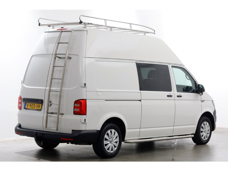47019605-volkswagen-transporter-2