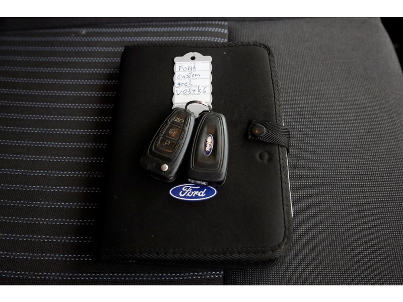 47055750-ford-transit-custom-6