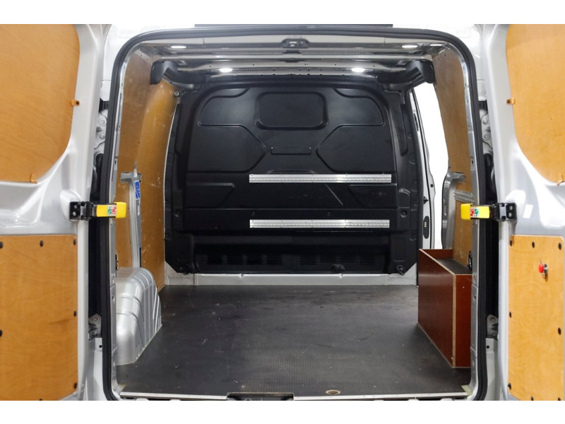 47067687-ford-transit-custom-5