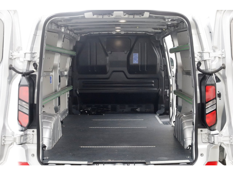 47140278-ford-transit-custom-5