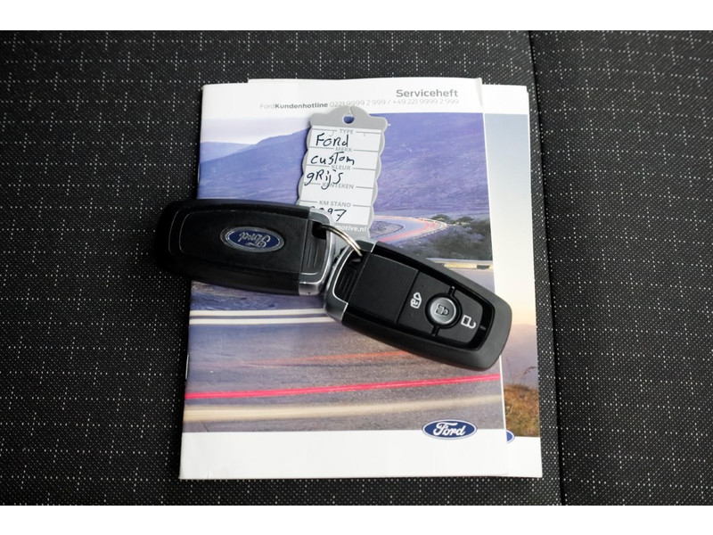 47140278-ford-transit-custom-6
