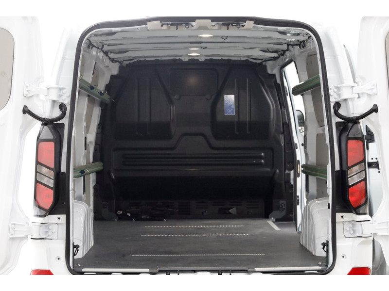 47398705-ford-transit-custom-5